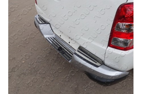 Накладка на задний бампер Mitsubishi L200