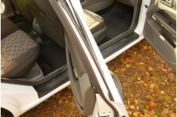 Накладки на внутренние пороги дверей Ford Focus 2