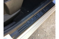 Накладки на пороги дверей Renault Duster
