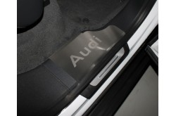 Накладки на пороги Audi Q8