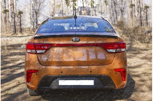 Спойлер на крышку багажника Kia Rio 4