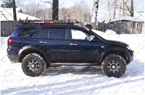 Молдинги дверей Mitsubishi Pajero Sport 2