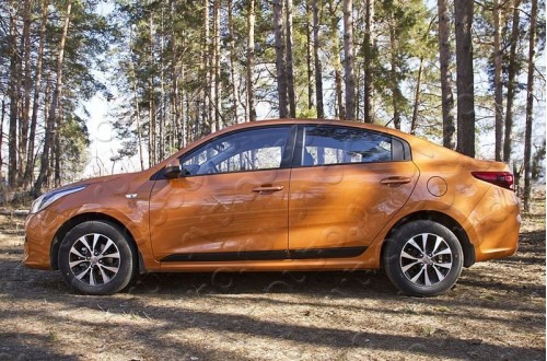 Молдинги на двери (вариант 2) Kia Rio 4